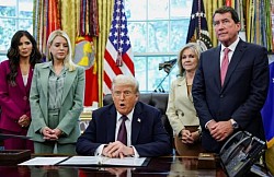 Reporting on the White House and President Trump.